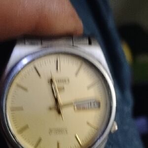 Seiko 5 Automatic Silver and Gold Watch 21 Jeweled